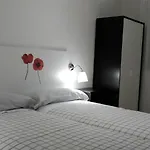 Ruhige Ferienwohnung Im Gruenguertel Der Stadt